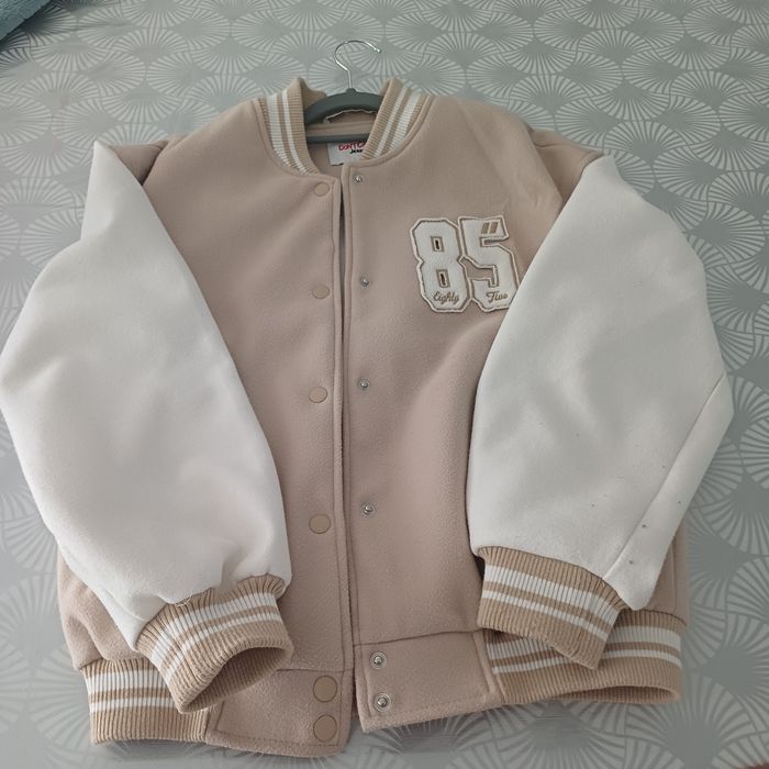 Veste beige et blanche