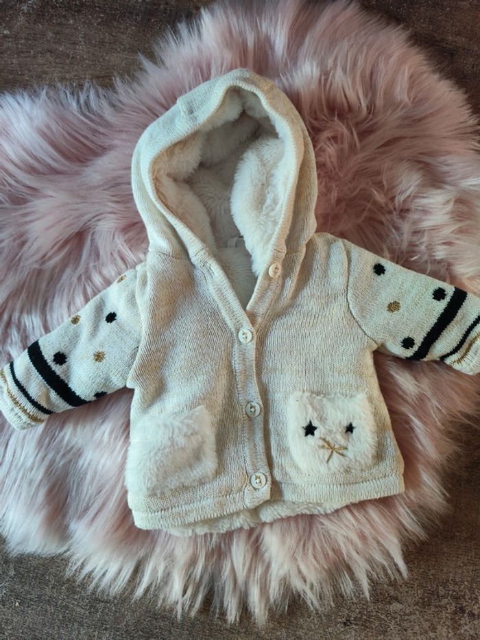 Pull bien chaud taille 1 mois
