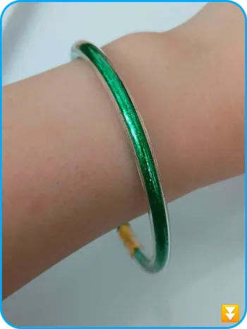 Bracelet jonc vert souple pailleté style bracelet bouddhiste tendance bohème été