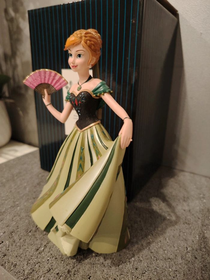 Figurine Disney Anna showcase haute couture - photo numéro 3