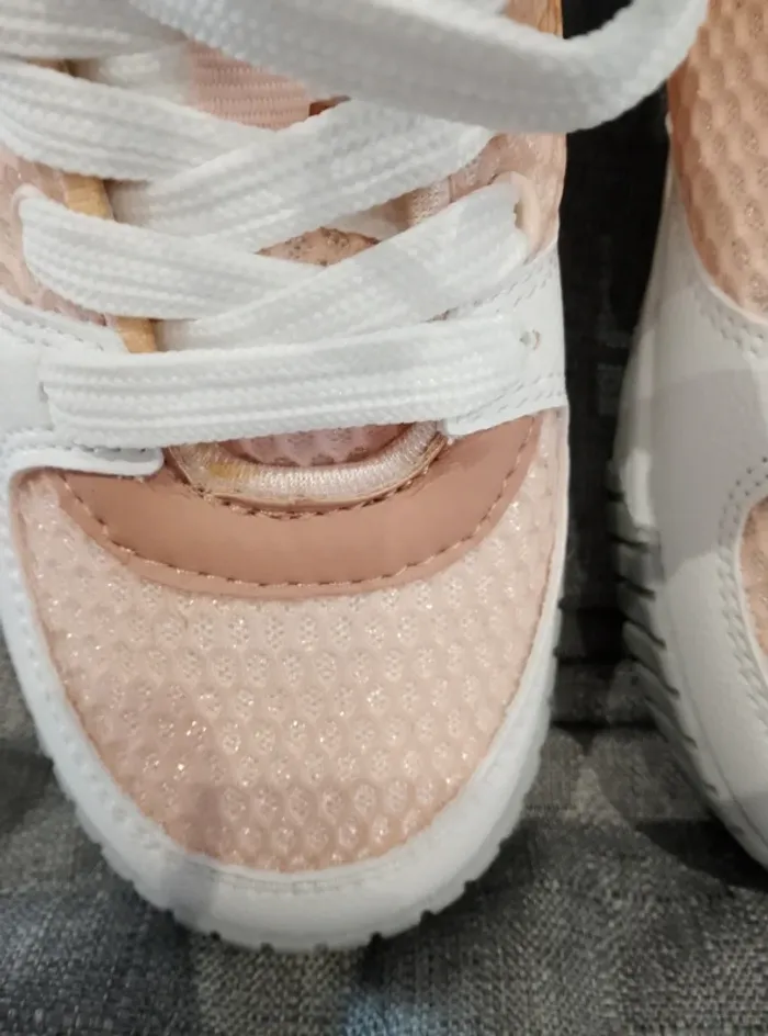 Chaussures neuves Baskets à lacets - Fille - 33 - photo numéro 3