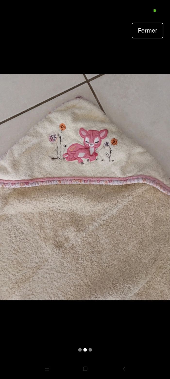 Cape de bain bébé fille Carré Blanc en bon état - photo numéro 3