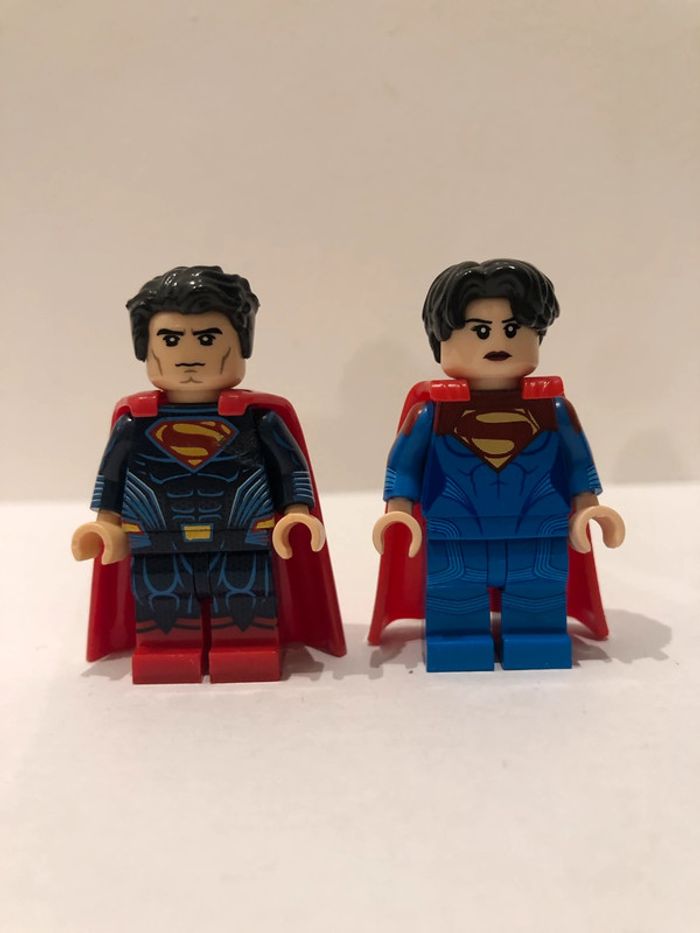 Figurine type lego Superman et Supergirl. Marvel