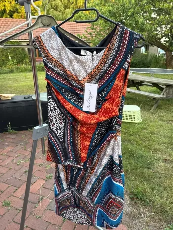 Jolie robe d’été jus d’orange neuve avec étiquette taille S