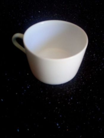 tasse blanche en porcelaine * prix 3e * kiki60230