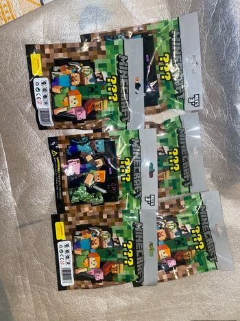 Minecraft figurine