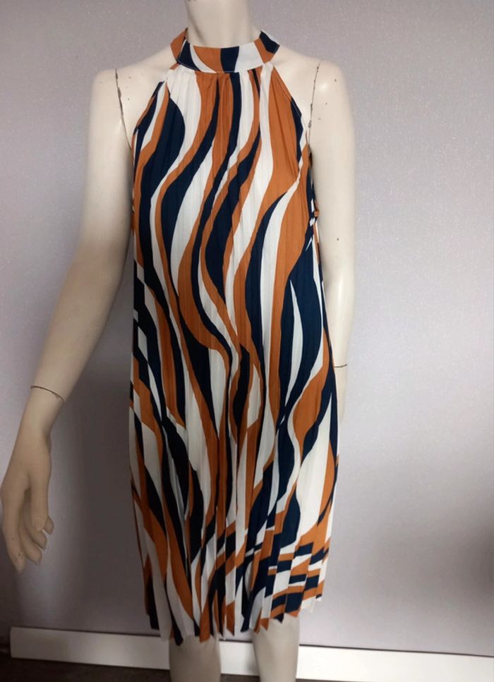 Robe chic neuve évasée XL. - photo numéro 2