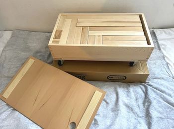 Caisse, Chariot à roulettes avec 68 blocs de construction en bois HABA neuf dans son carton