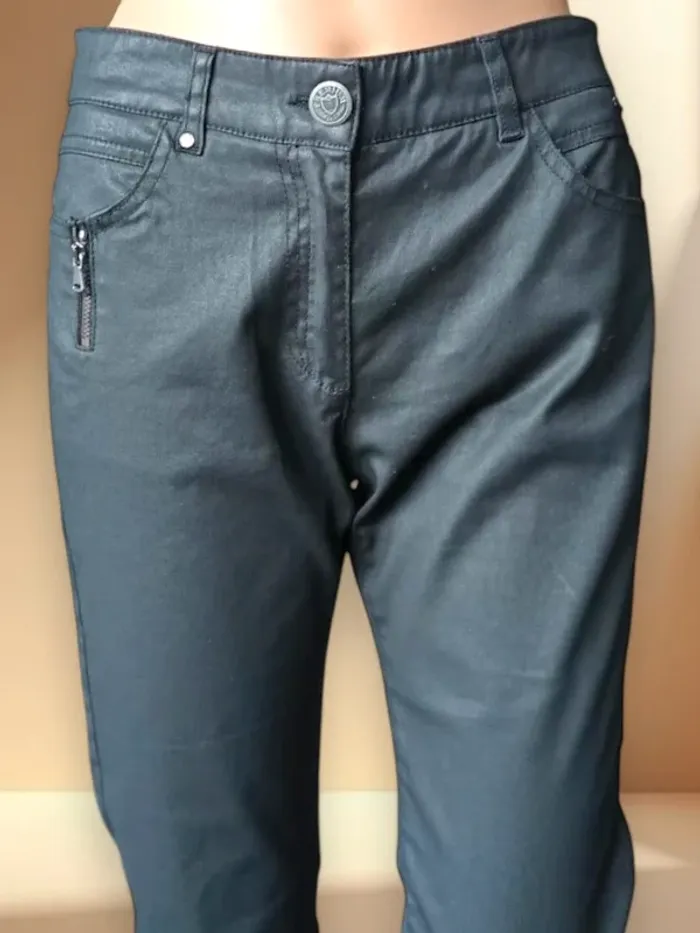 Jean Voodoo premium ,coupe droite ,taille basse , extensible - photo numéro 8