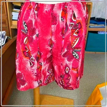 Short colorée taille 1(36) marque Dina