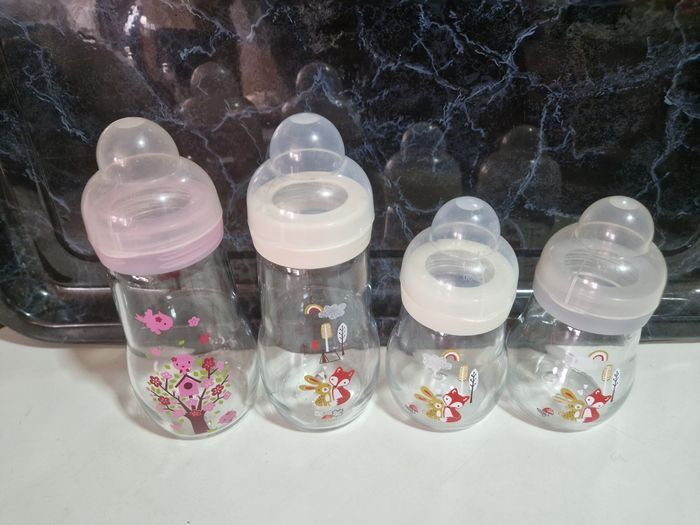 Lot  mixte de biberons Mam en verre