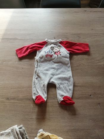 Pyjama naissant