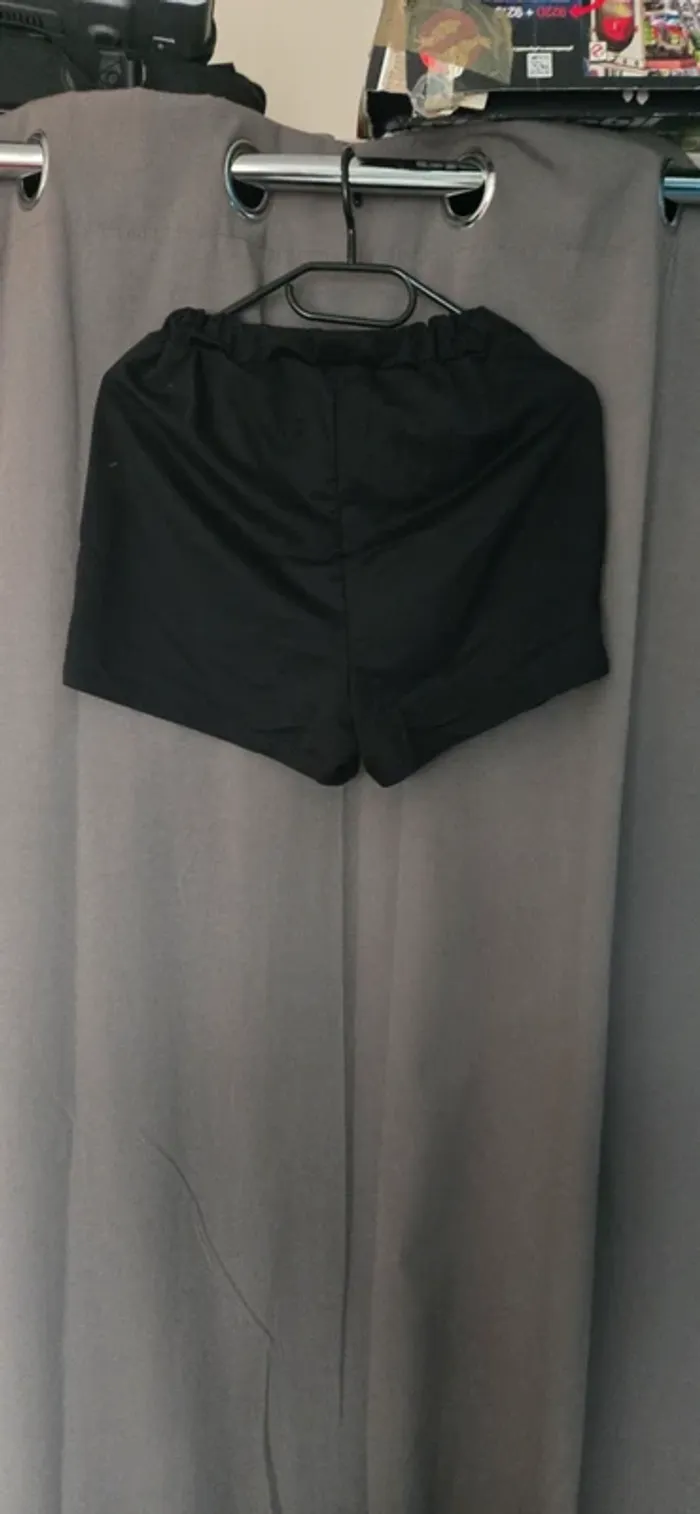 Short court noir taille S - photo numéro 4