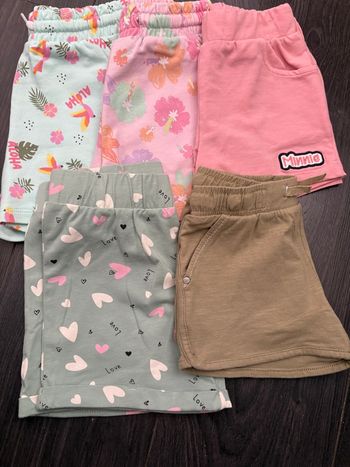 Lot short, taille 6 ans.