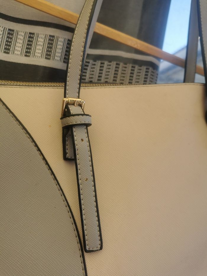 Grand sac à main Leesun London valeur 28 euro - photo numéro 2