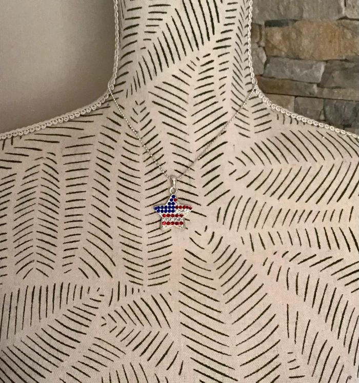 Jolie Collier pendentif motif etoile avec strass de couleur