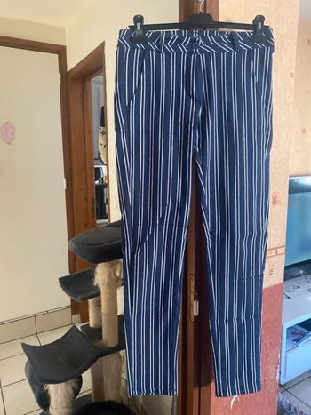 magnifique pantalon femme a rayure tres bon etat taille 38