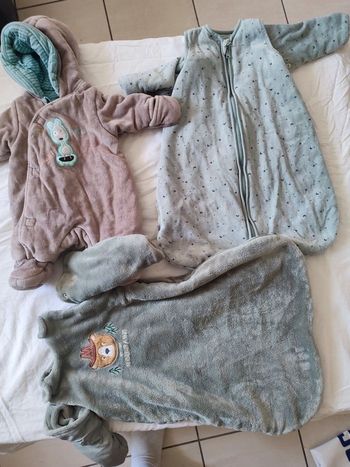 Gigoteuse et combi bébé 0 à 6 mois