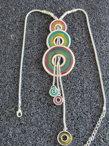 Magnifique collier Multicolore