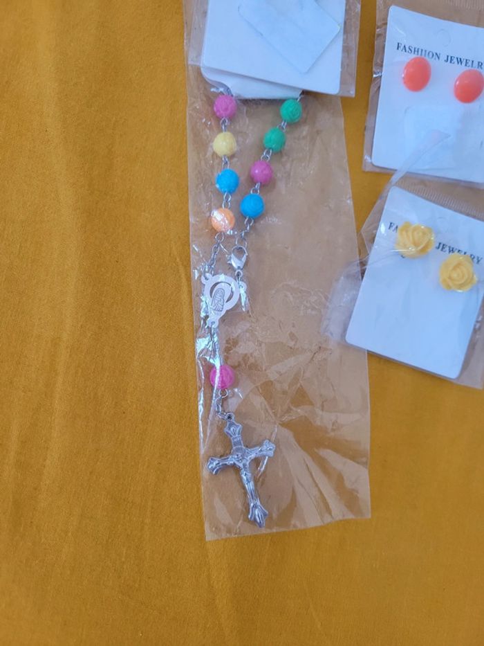 Lot bijoux bracelet croix et clou boucles d'oreilles coloré - photo numéro 5