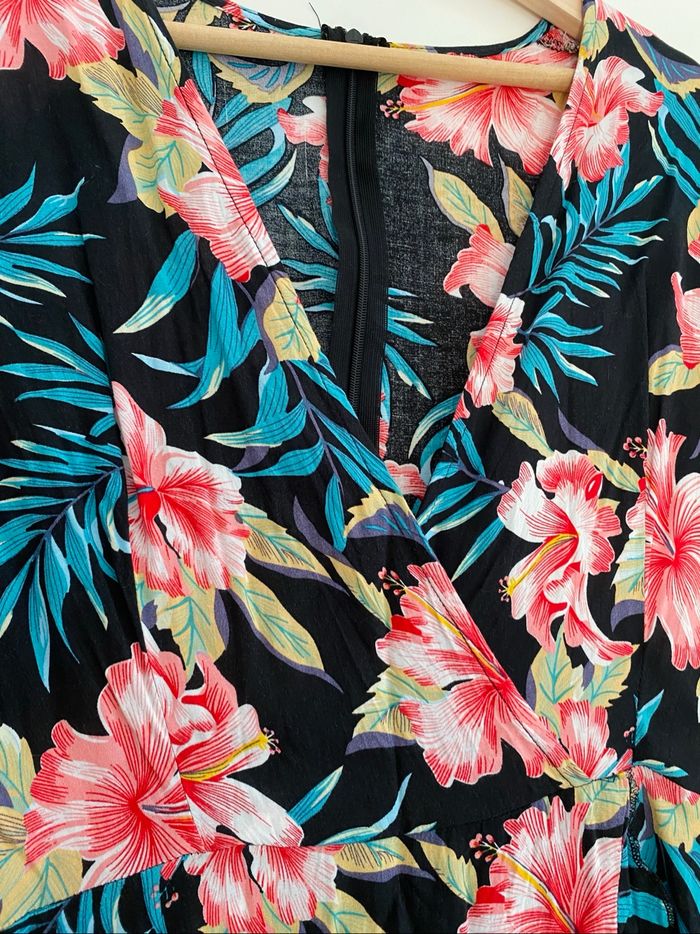 Robe noire à fleurs - photo numéro 2