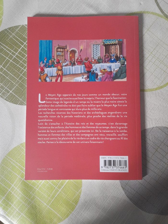 Livre enfant la vie quotidienne au moyen-age - photo numéro 2