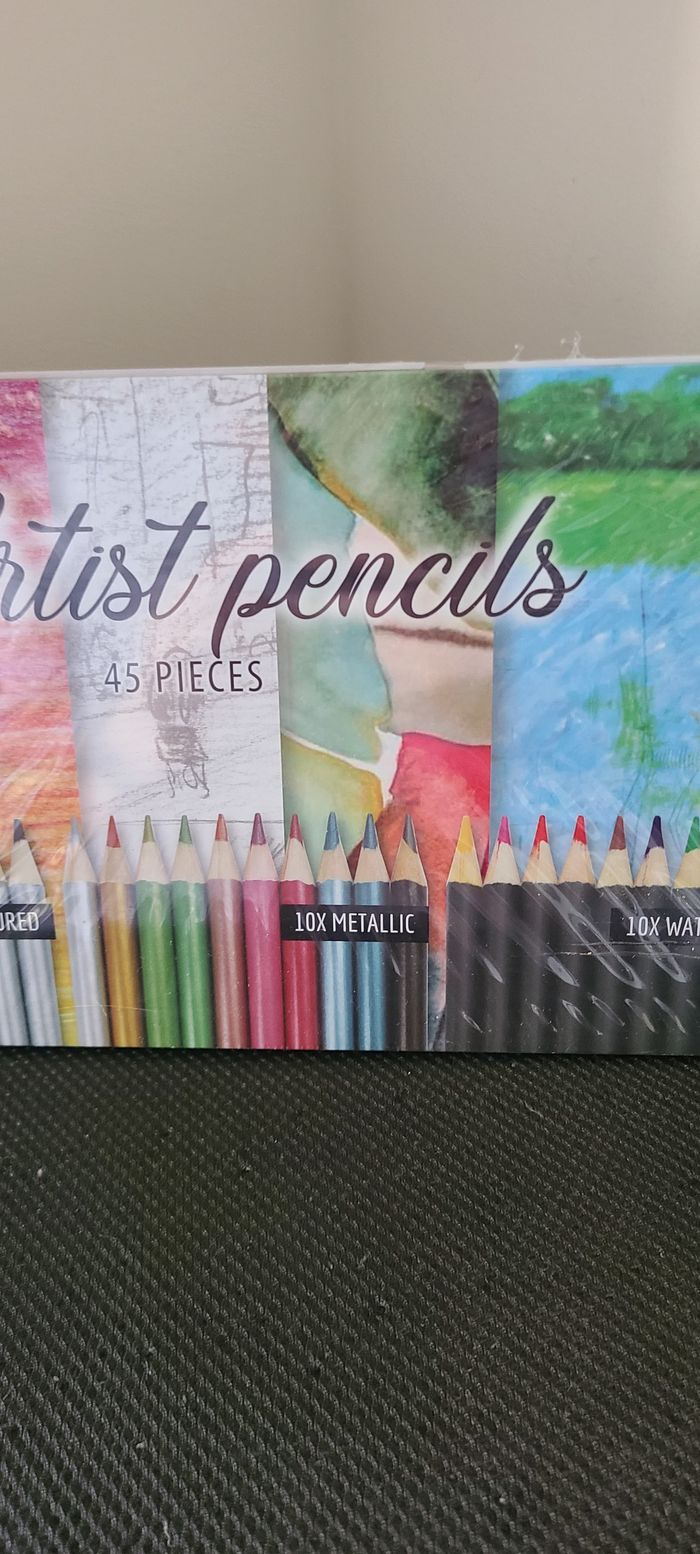 Boite en métal de 45 crayons de couleur pour artiste neuf - photo numéro 3