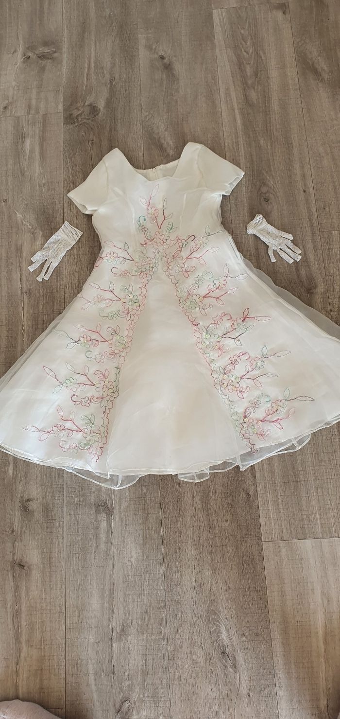 Robe de cérémonie + gants + gilet - photo numéro 1