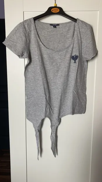 t-shirt gris
