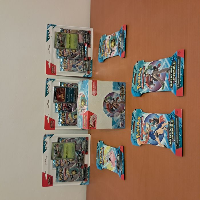 Lot pokémon EV09 Aventures ensemble avec display carte promo stamp (petits défauts sur display)