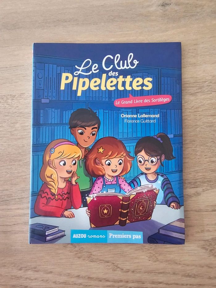 Le club pipelettes le grand livre des sortilèges - photo numéro 2