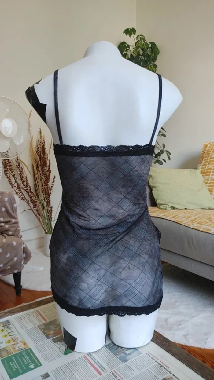 Débardeur transparent en mesh décolleté dentelle et fente - photo numéro 5