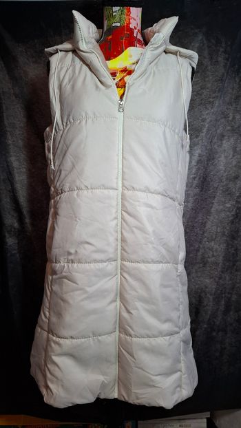 Doudoune longue sans manches capuche crème beige