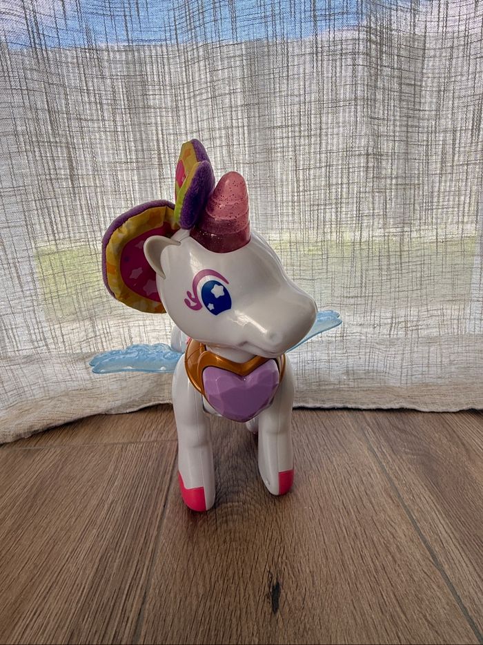 Azalée la licorne arc-en-ciel enchantée et Chloé la Reine des fées Tut tut copain - photo numéro 2
