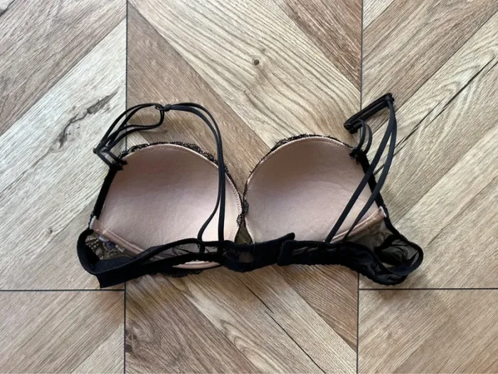 Soutien-gorge push-up noir en dentelle - photo numéro 8
