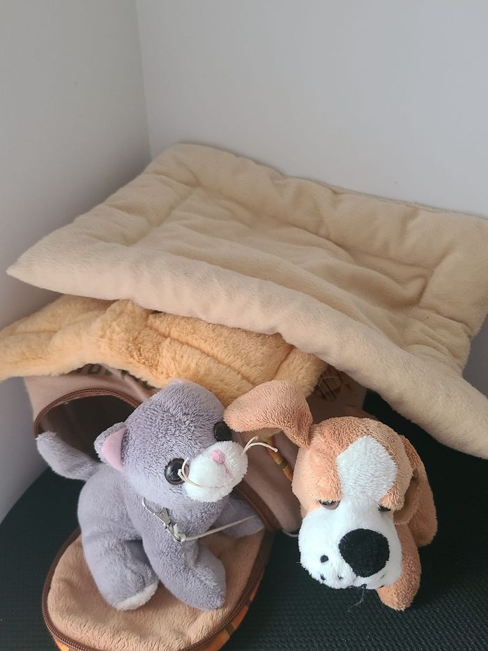 Niche avec peluche chien et chat SIPLEC