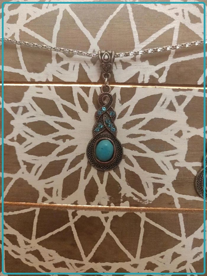 Parure bijoux boucles et collier baroque - photo numéro 2