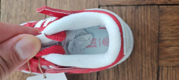 Basket enfant adidas taille 21 rouge blanc neuve - photo numéro 5