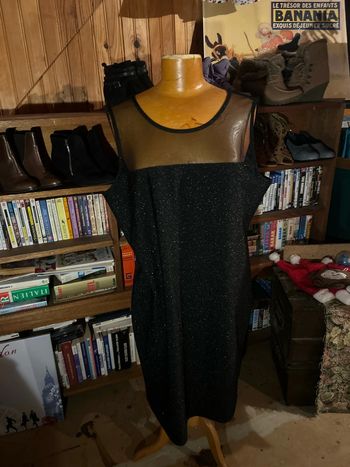 Robe noir pailletée poitrine transparente