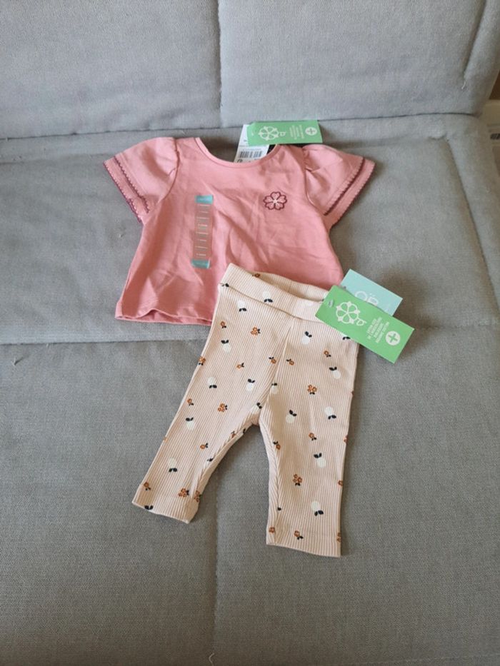 Ensemble Obaïbi raille 1 mois t-shirt et legging neuf avec étiquettes
