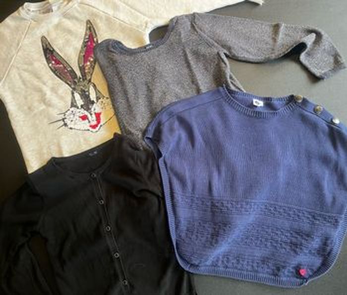 Lot pull , gilet , pancho 10 ans