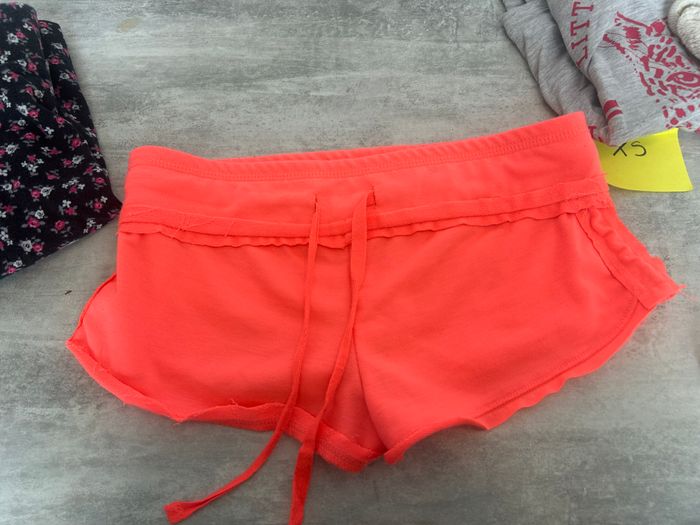 lot 5 vêtements fille femme XS jupe short débardeur haut femme tee-shirt - photo numéro 3