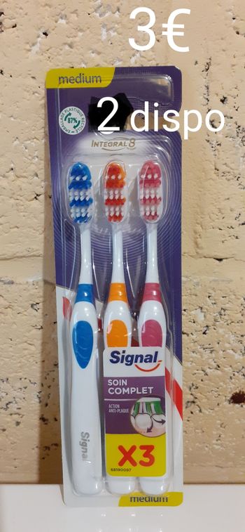 Brosse a dent signal médium coloris aléatoire