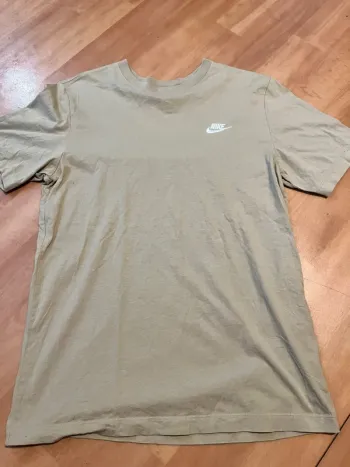 T-shirt nike