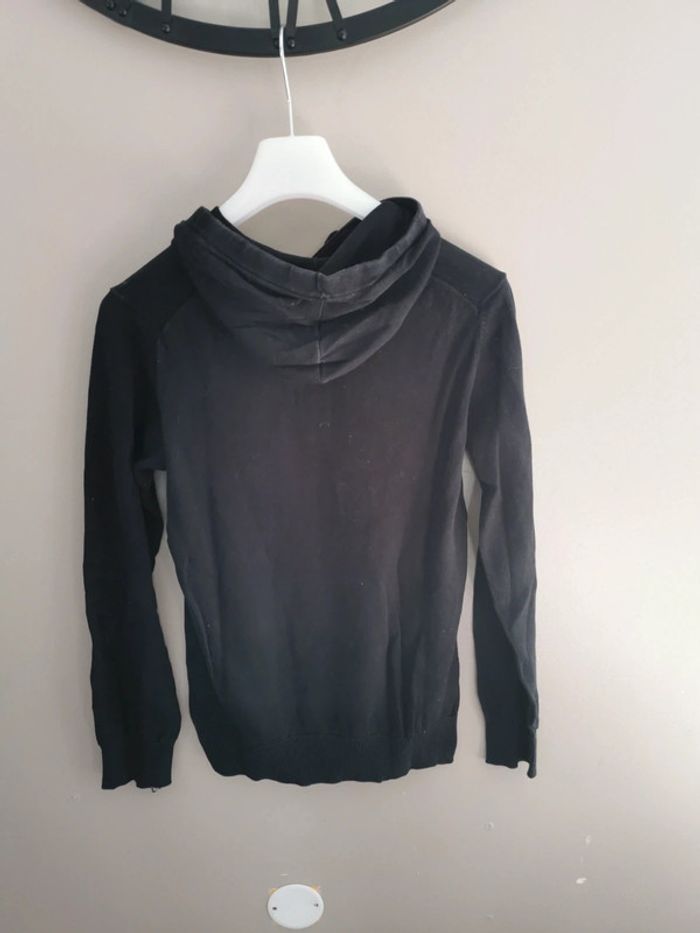 Pull a capuche - photo numéro 2