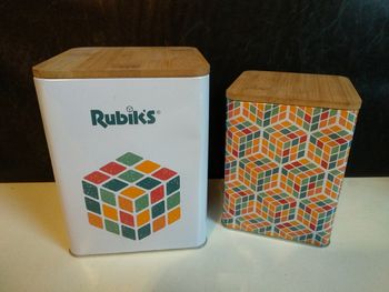 2 boîtes Rubik's