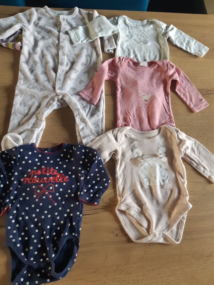 Lot pyjamas et bodies 12 mois - photo numéro 3