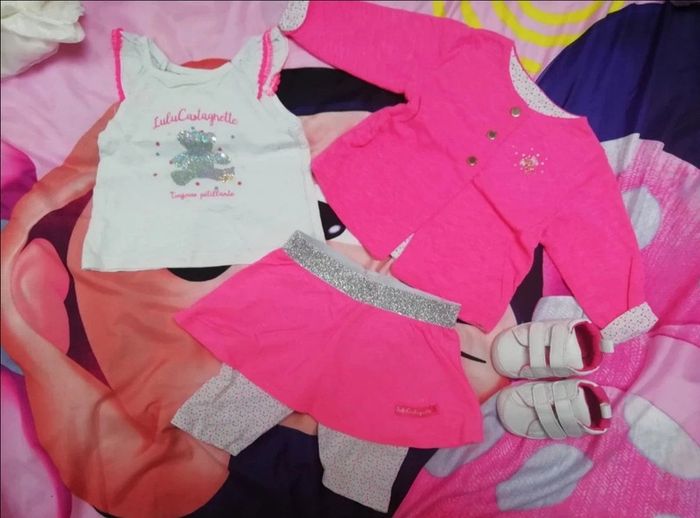 Ensemble T-shirt + veste + pantalon jupe + basket