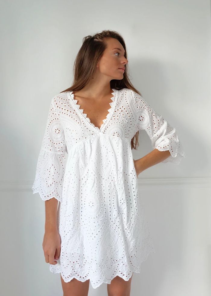 🌟 Robe blanche à broderie - photo numéro 9