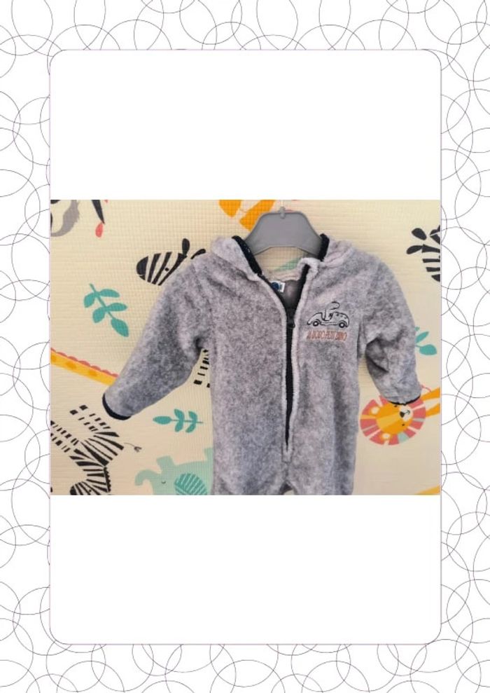 Sur pyjama dinosaure - photo numéro 2